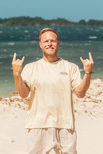 Hang Eleven-United by Wind X Kitemana Tee