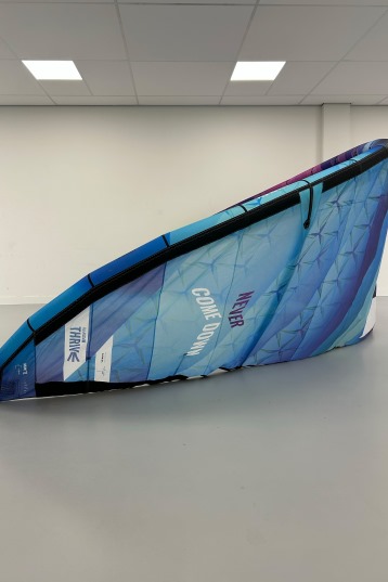 Harlem Kitesurfing-Thrive Kite (DEMO)