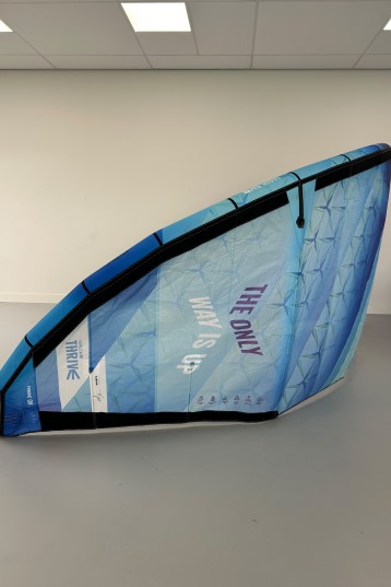 Harlem Kitesurfing-Thrive V1 Kite (DEMO)